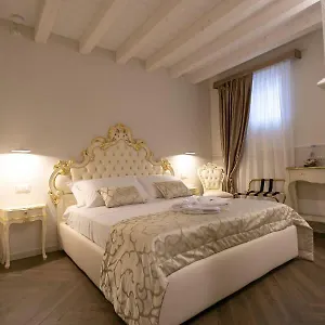 Guest house Ca' Vittoria Boutique House Apartsuite, Chioggia