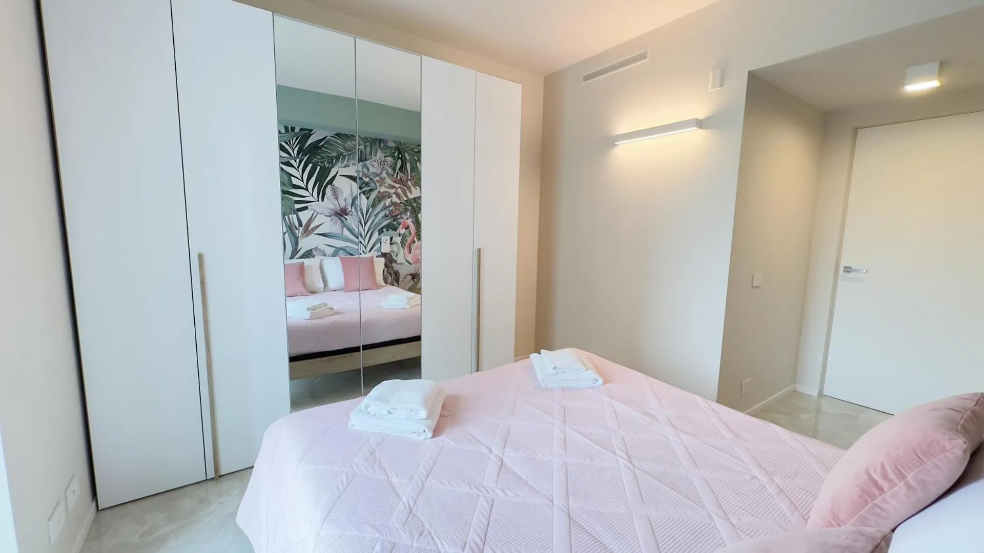 Seafront Modern Farmont Flamingo Suite Chioggia Italy